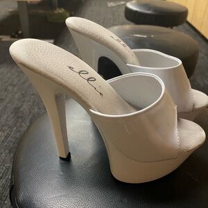 Ellie entertainer dancer heels